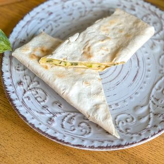 Лаваш з сиром і зеленню