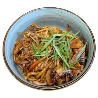 Удон с курицей и грибами