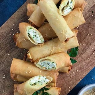 Sambousek with cheese 