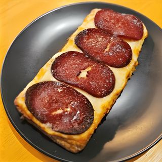 Принцеса с луканка и кашкавал