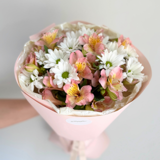 ქრიზანთემები და ალსტრომერია