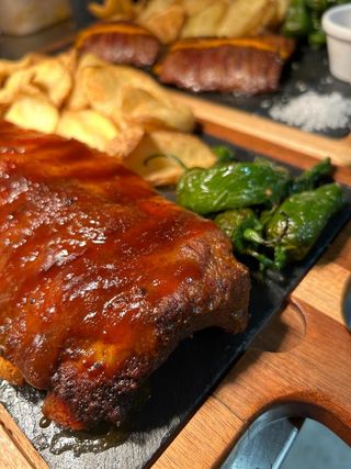 Costillas malta y fuego