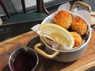 Моцарела фрі зі Смородиновим соусом (200г)