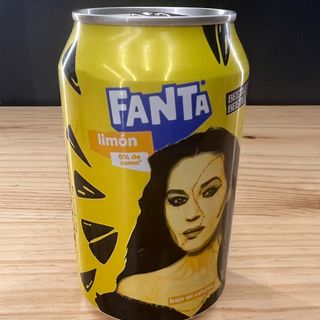 Lata Fanta de limón 