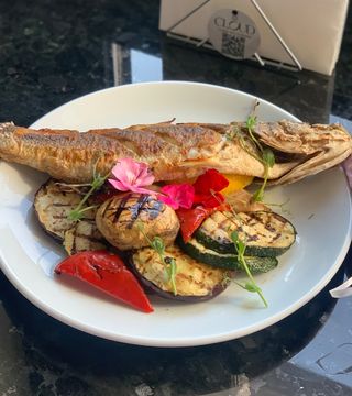 Сібас з овочами гриль