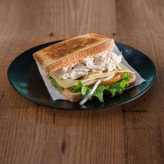 Sándwich De Pollo Desmenuzado