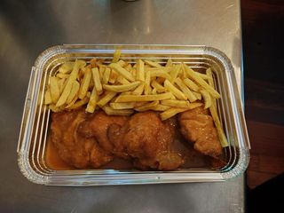 Panados com Molho de Francesinha e Batata Frita Caseira