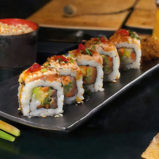 Uramaki De Salmón A La Llama Picante (8 Uds.)