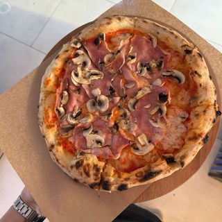Pizza Prosciutto e funghi 