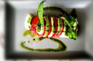 Салата Капрезе с авокадо (350г)