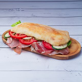 Sendvič sa njeguškim pršutom