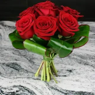Bouquet compatto 9 rose rosse