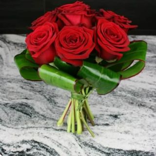Bouquet compatto 9 rose rosse