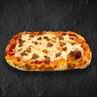 Diavola con salsiccia di maialino nero e peperoncino fresco