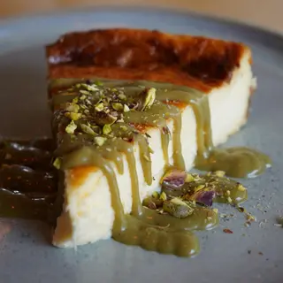 Tarta de Queso Manchego con Crema de Pistacho 