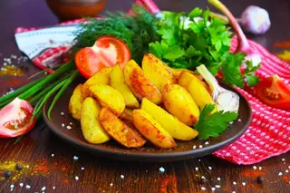 Жареный картофель по-деревенски