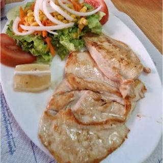 Plato de pechuga de pollo a la plancha