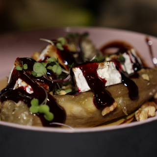 Albergínia escalivada amb formatge de cabra