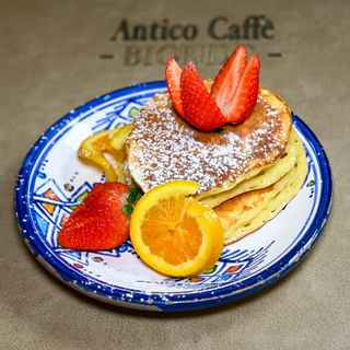 Pancake con frutta di stagione