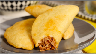 Empanada de carne mechada