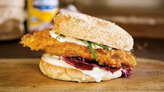 Бургер с пилешко филе на BBQ (400гр)