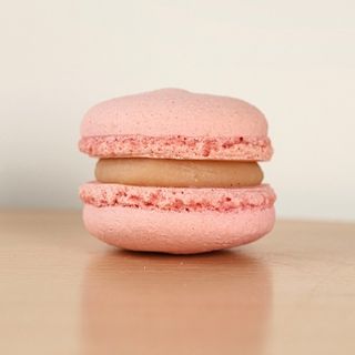 Макаронс Полуниця-лаванда