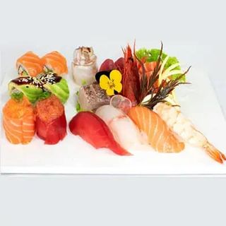 66. Sushi sashimi moriawase