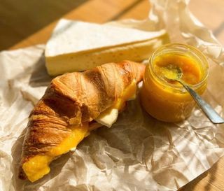 Круасан "Брі" (120г)