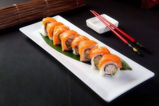 Uramaki califonia de salmon