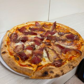 Pizza tirolese
