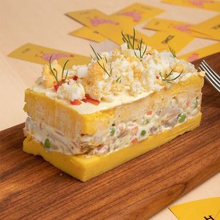 CAUSA POLLERA COLORA