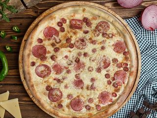 Піца "Сирна салямі" 40см (529g)