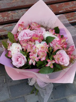 Buchet cu flori roz