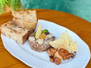 Тар тар яловичий з трюфелем  та лисичками (300g)