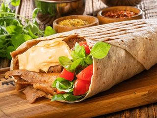 Kanapka z sosem serowym