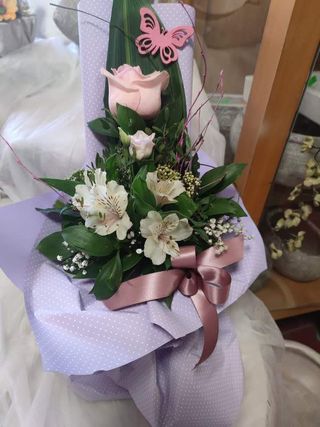 Buket ruža i astromerija 9