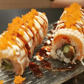 Spicy Roll Salmón (9 Pzs.)