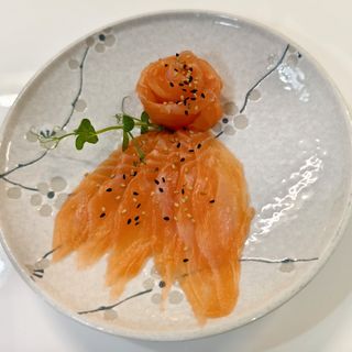 76. Carpaccio sake - 16 pezzi