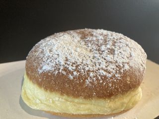 Pączek róża z pudrem