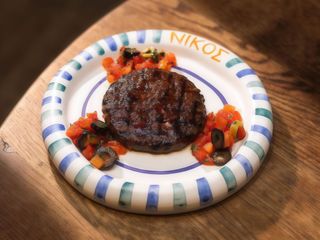 Гранд біфтекі з халумі і сальсою з томатів і оливок (350г)