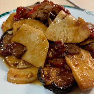 Pato con bambú y setas 