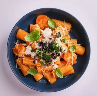 Ригатони с креветками