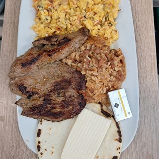 Super desayuno ternera con chocolate con leche