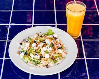 Menu Salada + Sumo Multifrutas Natural