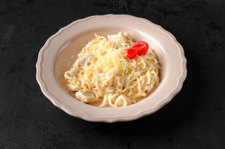 Дет/Спагетти С Курицей В Сливочном Соусе (250г)