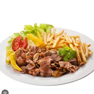 Plato De Ensalada Con Carne Y Patatas