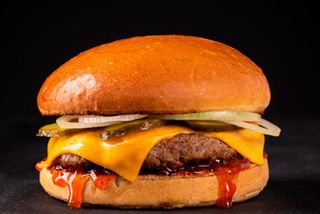 Чізбургер з яловичиною (300г)