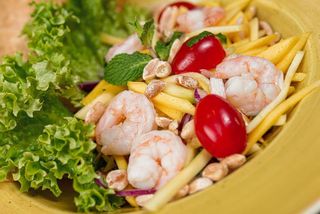 Sałatka z mango i krewetkami