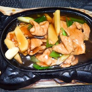 A62. Maiale con patate alla piastra