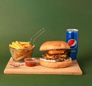 Killer smash burger, pomfrit & Pepsi 0.33l